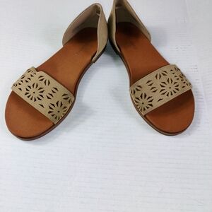 Andiamo Tan and brown sandals with a boho vibe Size 8